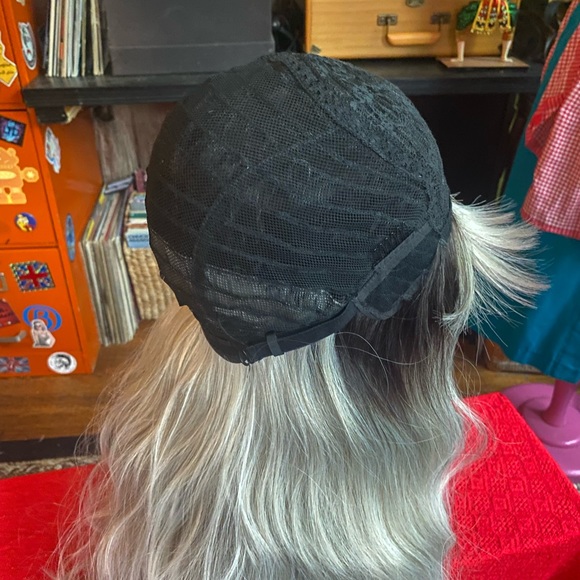 White platinum rooted wig - Picture 11 of 13